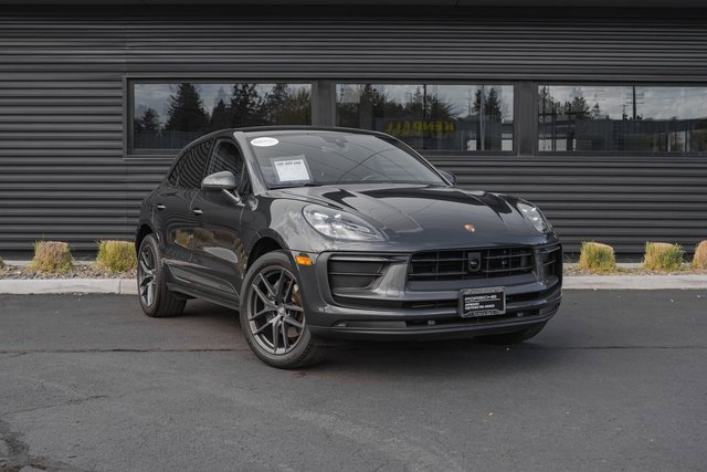 Used 2023 Porsche Macan Turbo image 31