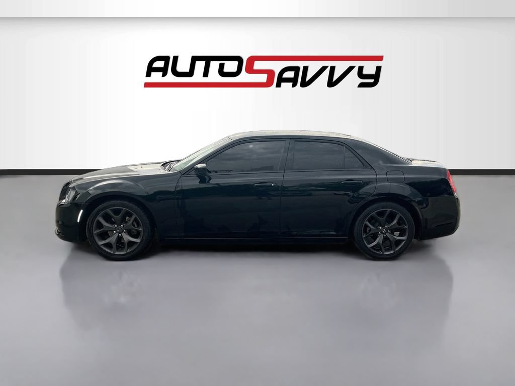 Used 2022 Chrysler 300 Touring w/ Sport Appearance Package RWD image 4