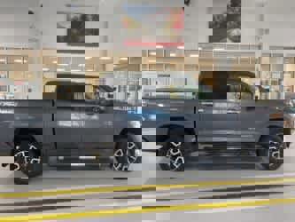 Used 2017 Toyota Tundra Limited w/ Limited Premium Package AWD/4WD image 3