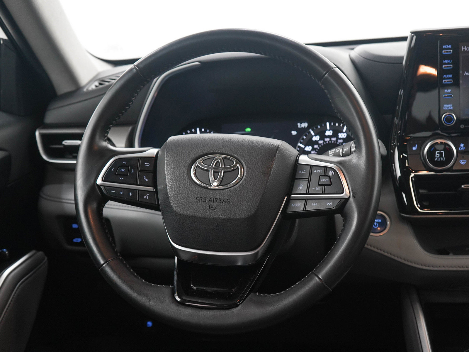 Used 2020 Toyota Highlander XLE AWD/4WD image 18