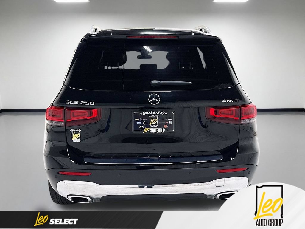 Used 2021 Mercedes-Benz GLB 250 4MATIC w/ Premium Package image 9