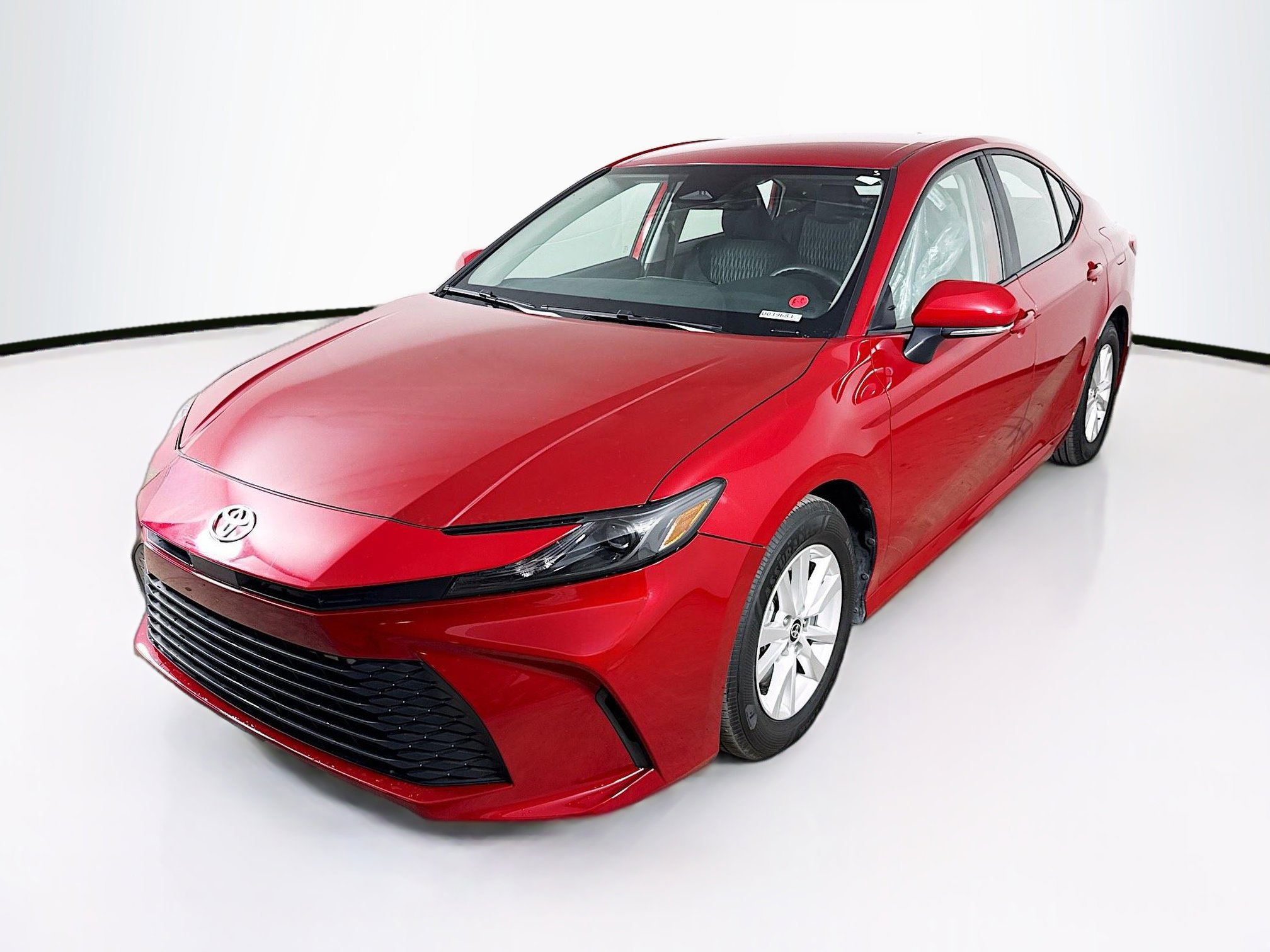 Used 2025 Toyota Camry LE FWD image 4