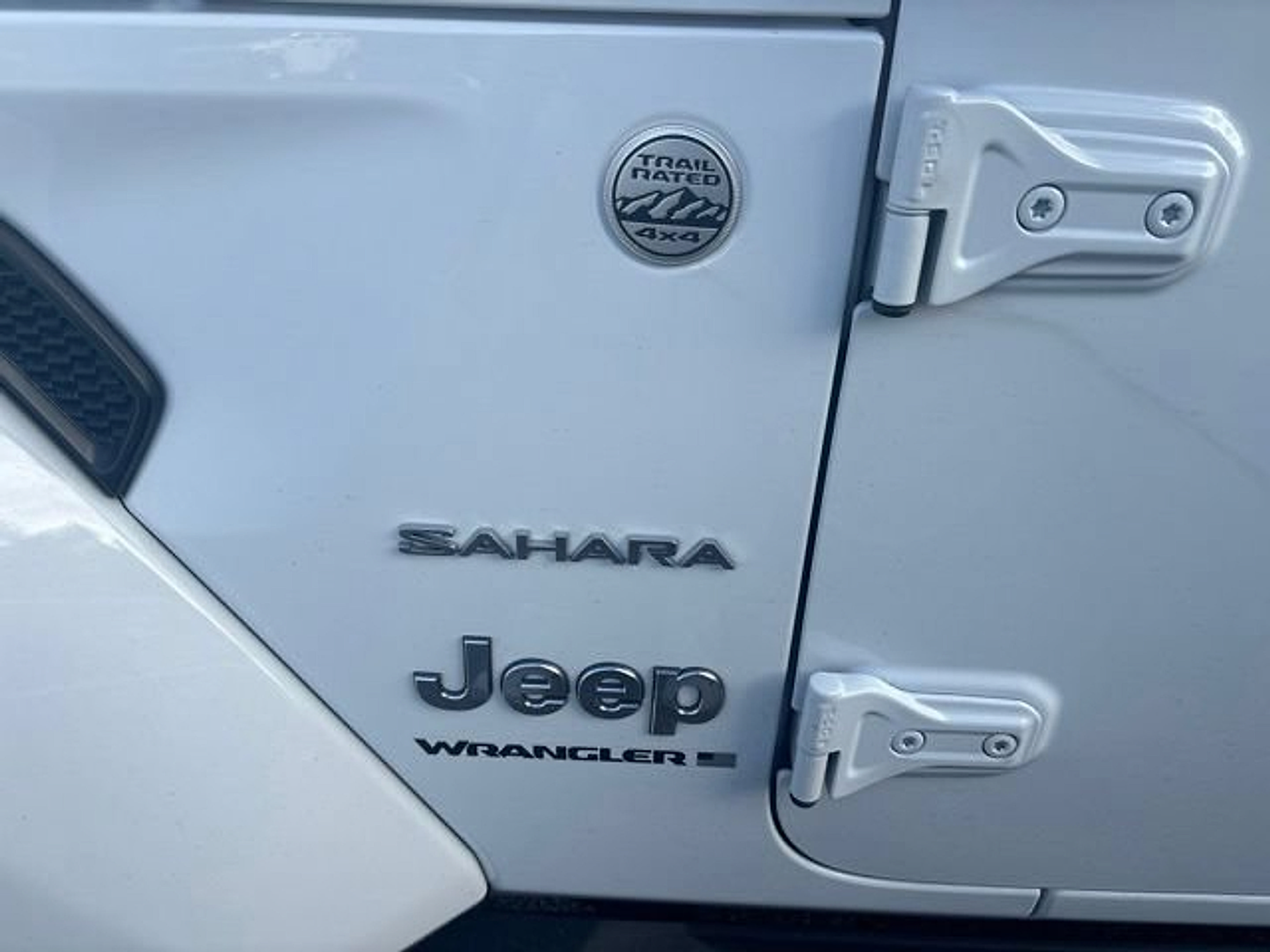 Used 2023 Jeep Wrangler Unlimited Sahara w/ LED Lighting Group AWD/4WD image 28