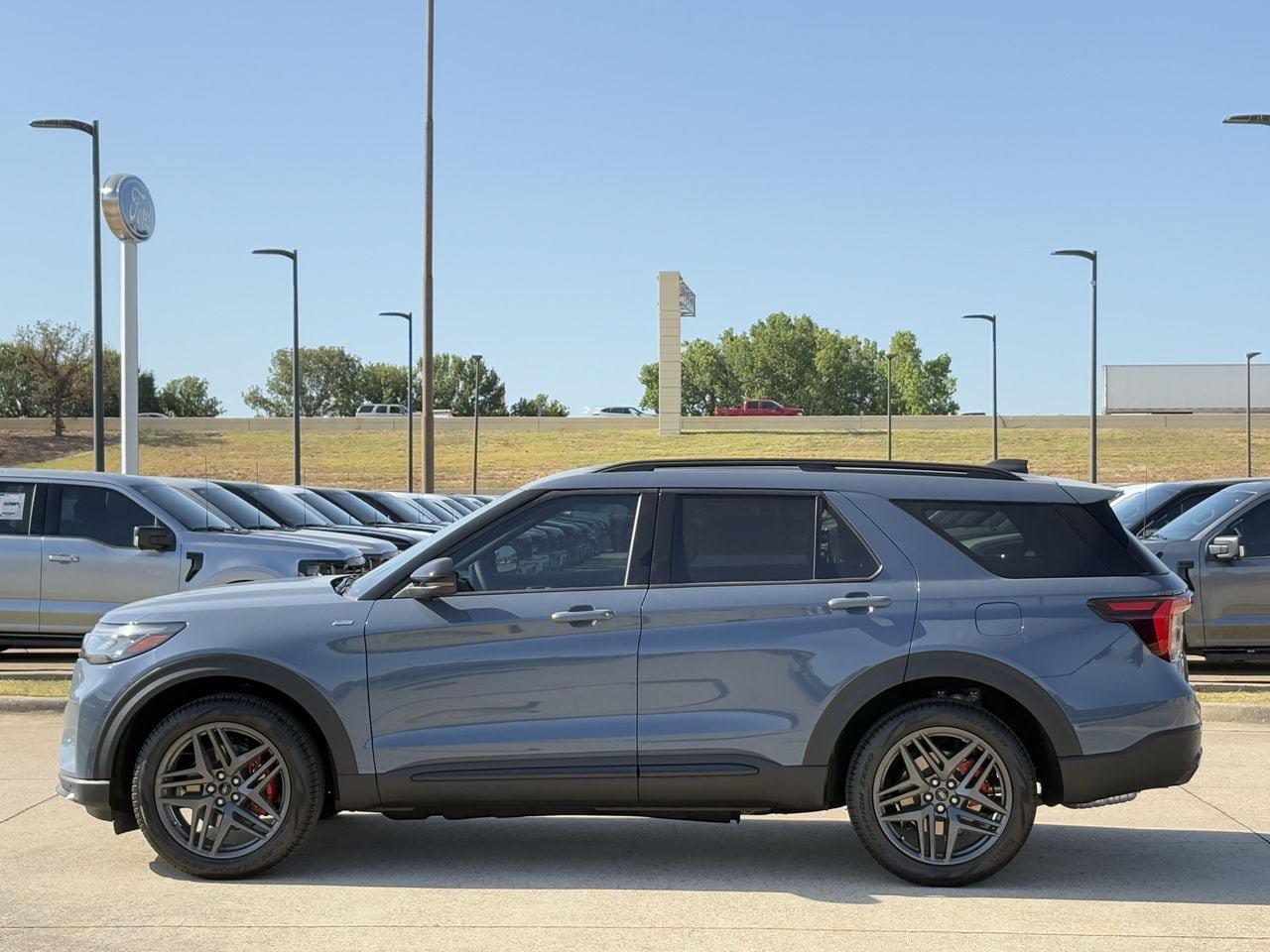 New 2025 Ford Explorer ST-Line w/ Premium Package AWD/4WD image 3