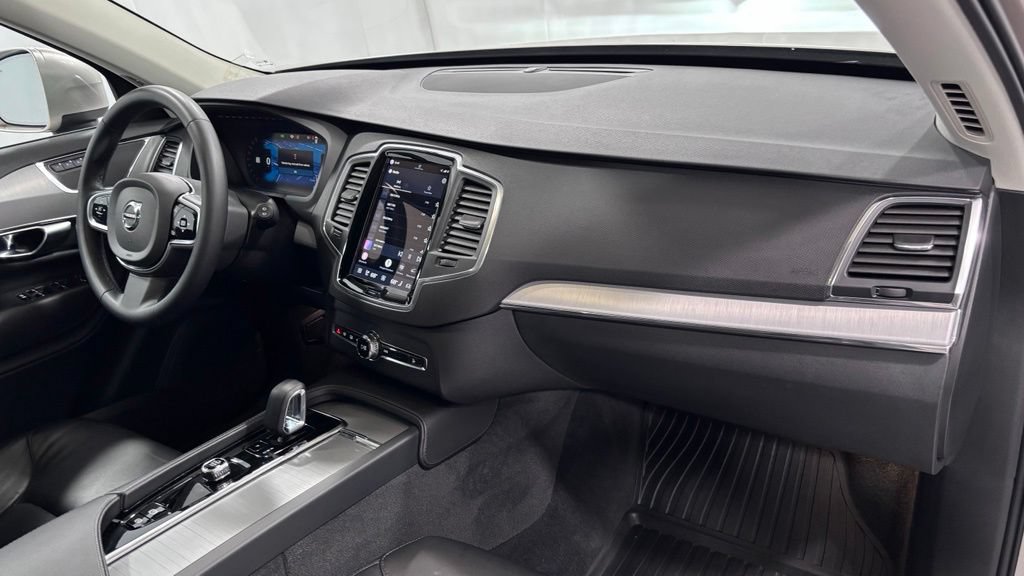 Certified 2023 Volvo XC90 B5 Core w/ Climate Package AWD/4WD image 17