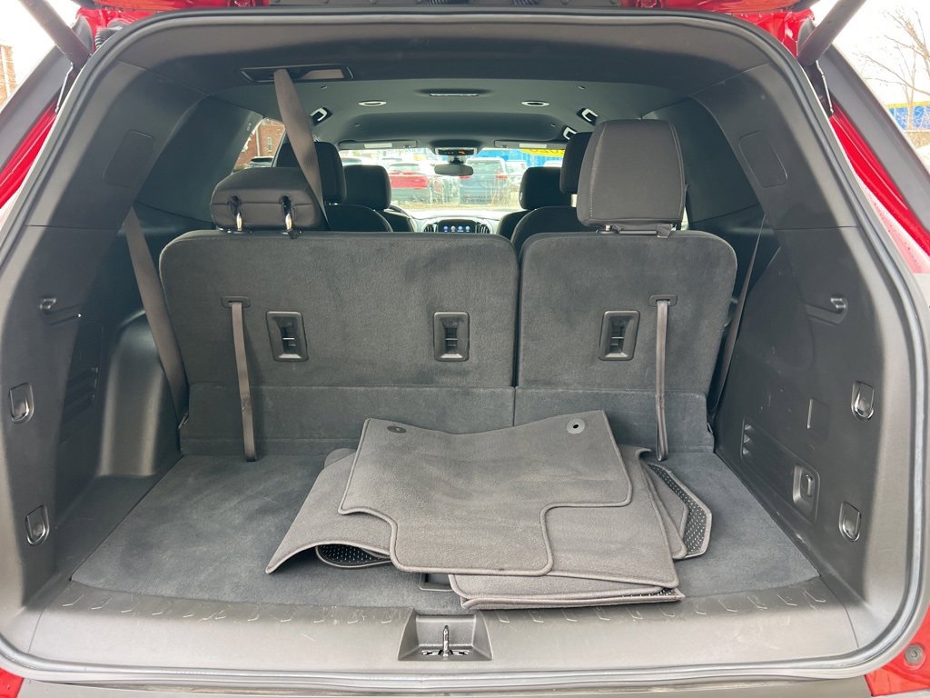 Used 2023 Chevrolet Traverse LT w/ Midnight/Sport Edition image 28