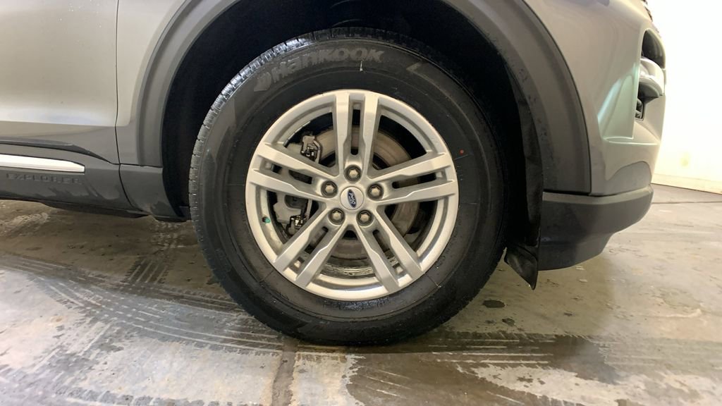 Certified 2022 Ford Explorer XLT w/ Equipment Group 202A image 10