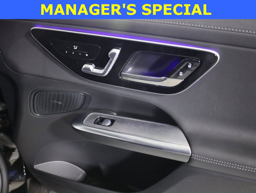 Used 2025 Mercedes-Benz GLC 300 4MATIC image 46