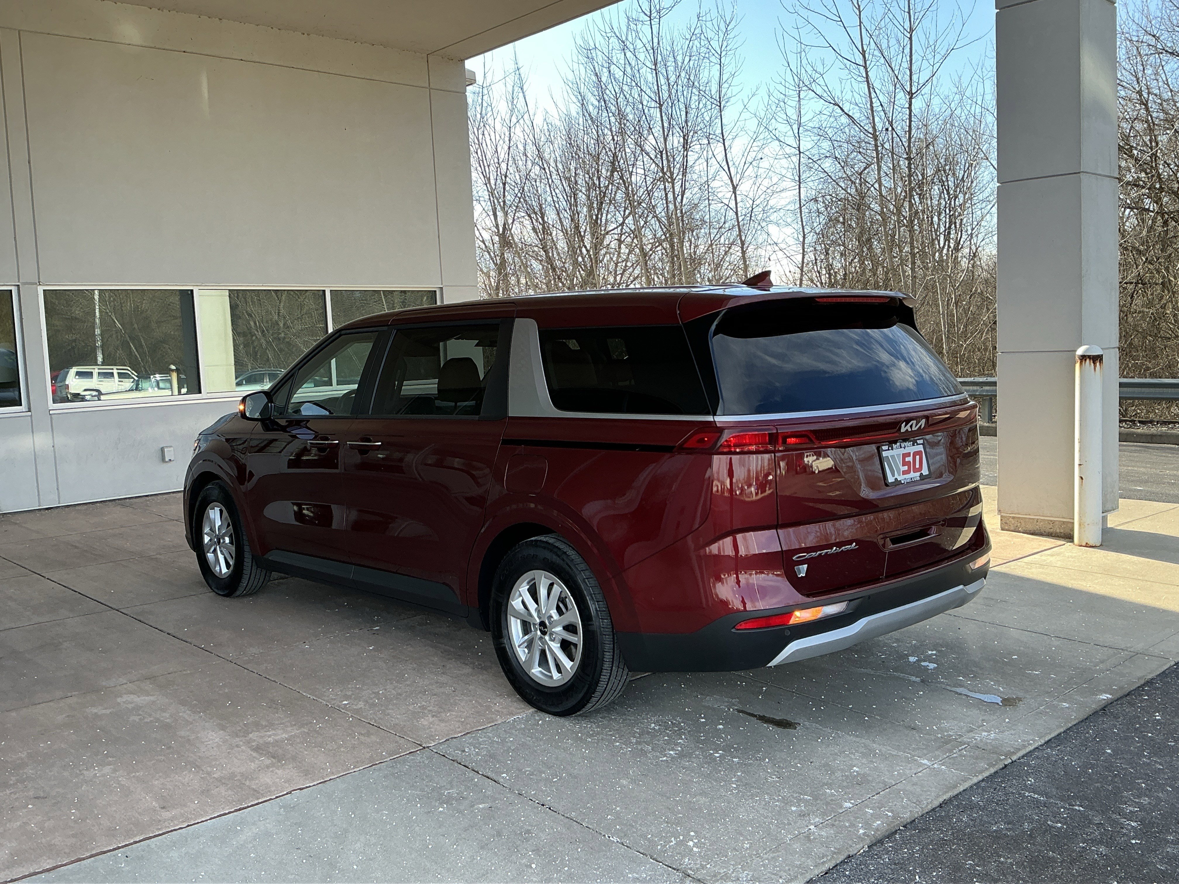 Used 2022 Kia Carnival LX image 20