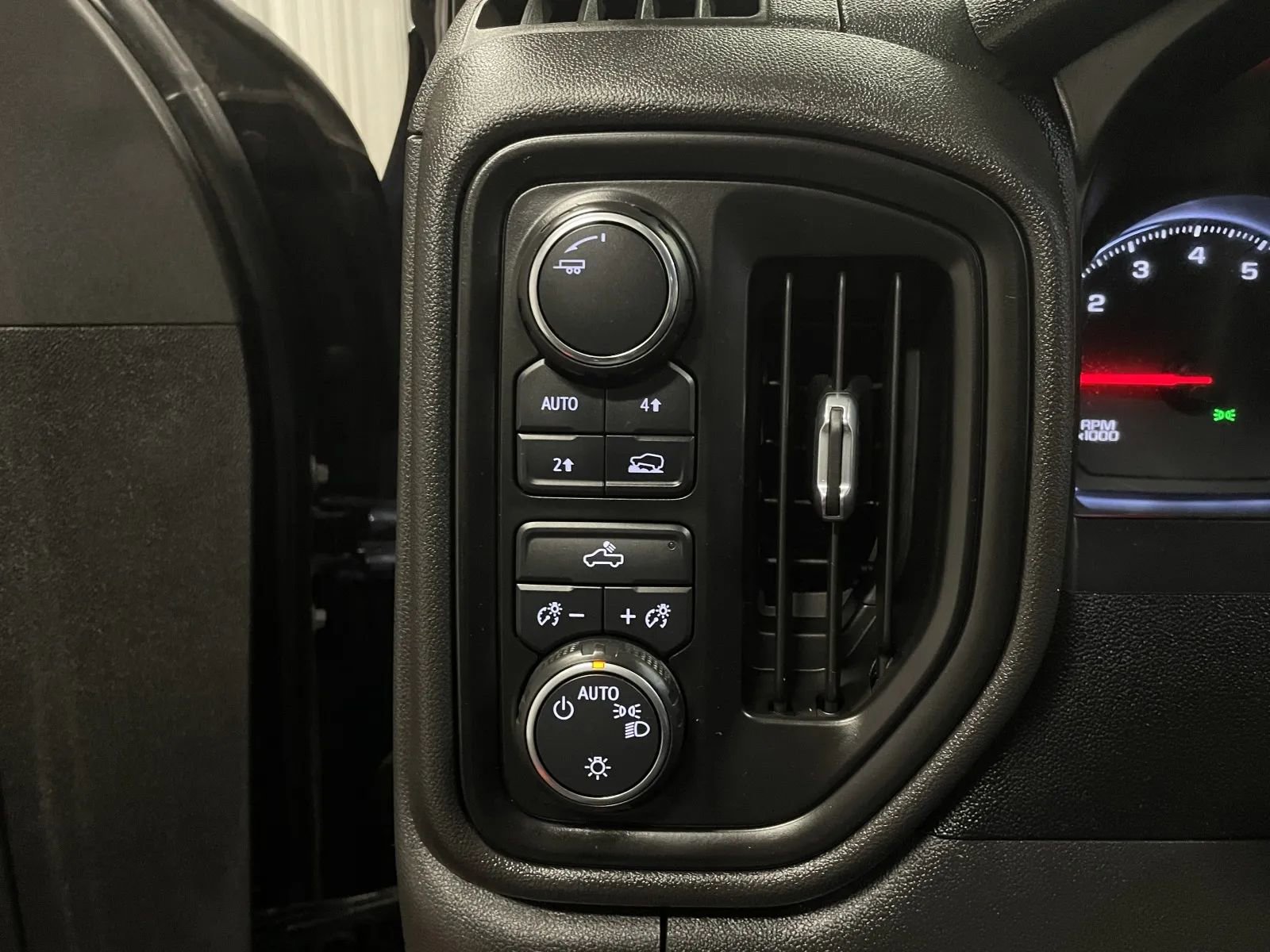 Used 2020 Chevrolet Silverado 1500 Custom w/ Custom Value Package image 26