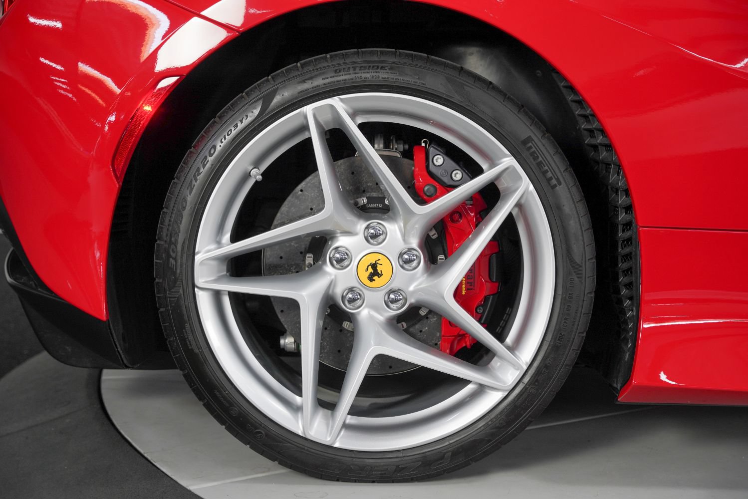 Used 2022 Ferrari F8 Tributo RWD image 25