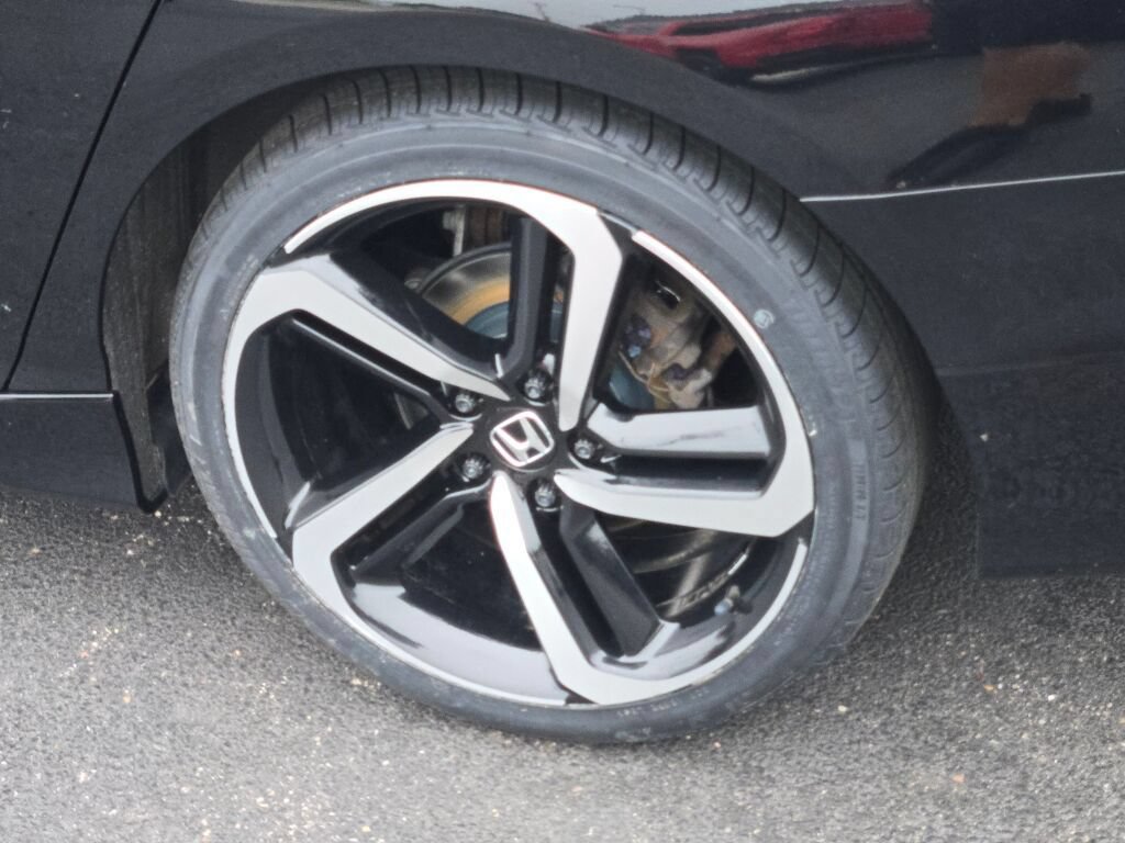 Used 2018 Honda Accord Sport image 19