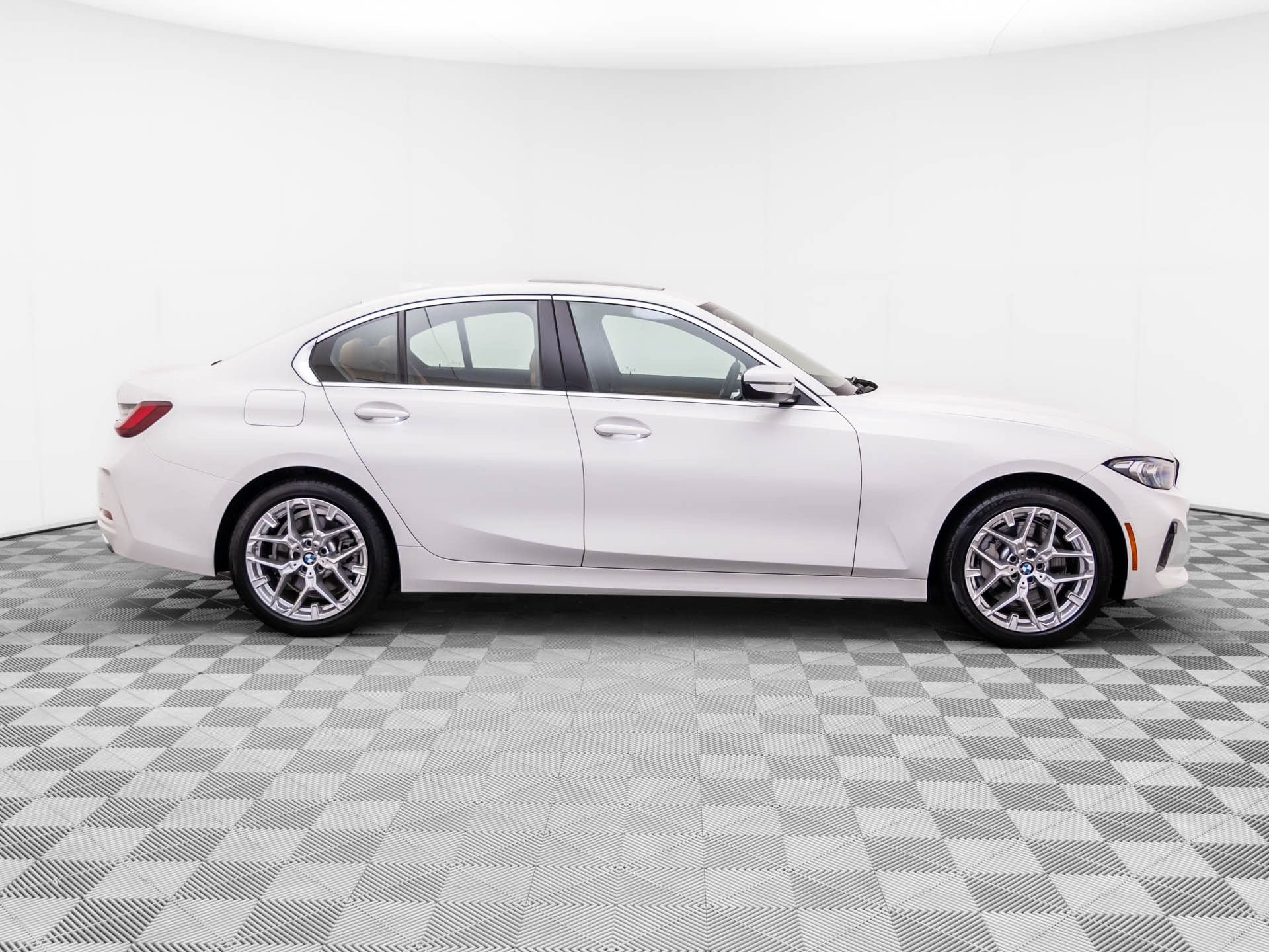 Used 2025 BMW 330i xDrive Sedan w/ M Sport Package AWD/4WD image 6