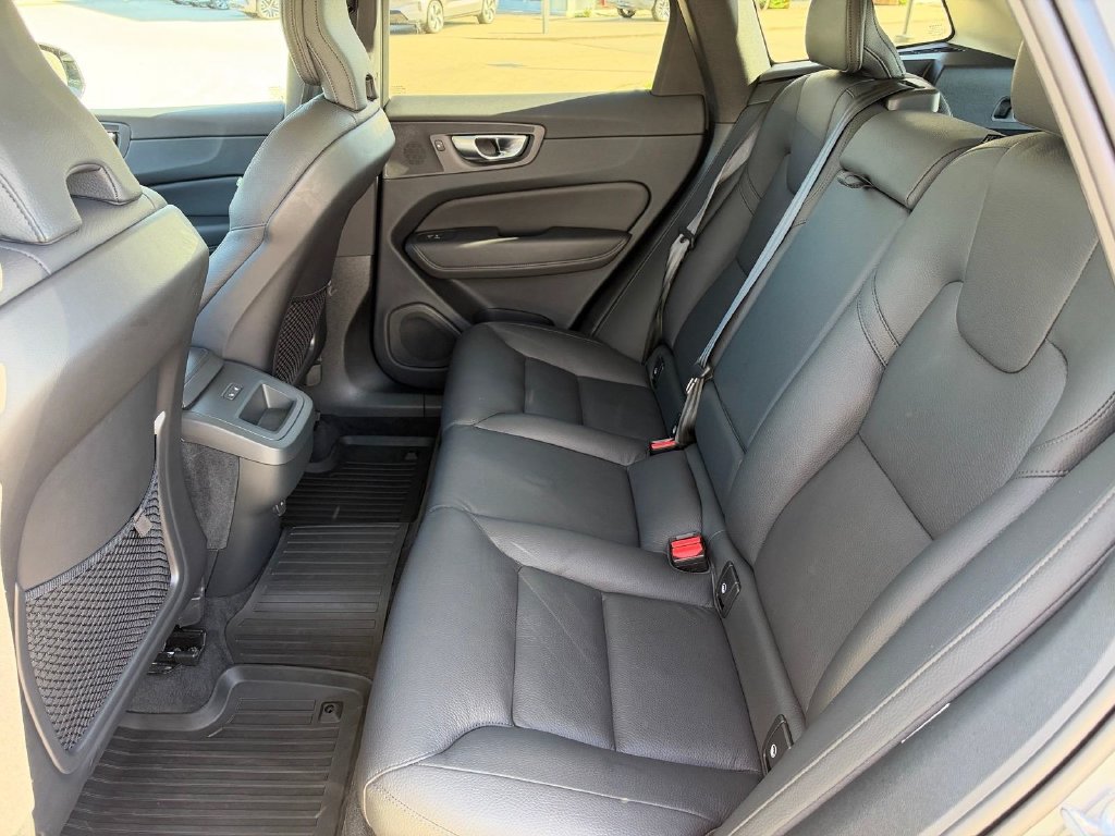 Certified 2024 Volvo XC60 B5 Plus w/ Protection Package Premier AWD/4WD image 9
