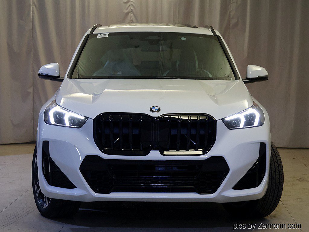 Used 2027 BMW X1 xDrive28i AWD/4WD image 3
