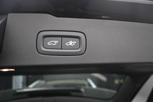 Used 2025 Volvo V60 B5 Cross Country Plus AWD/4WD image 24