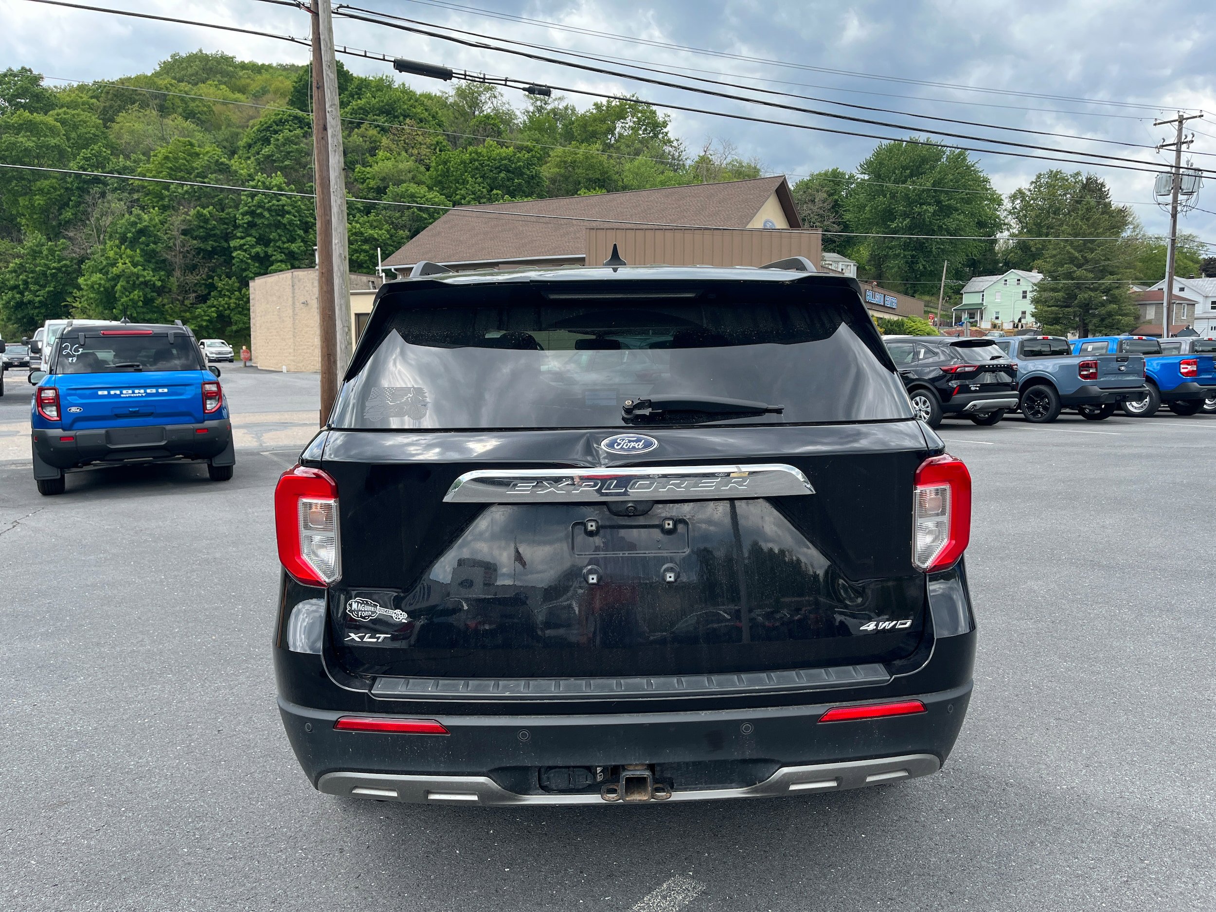 Used 2021 Ford Explorer XLT w/ Equipment Group 202A AWD/4WD image 5