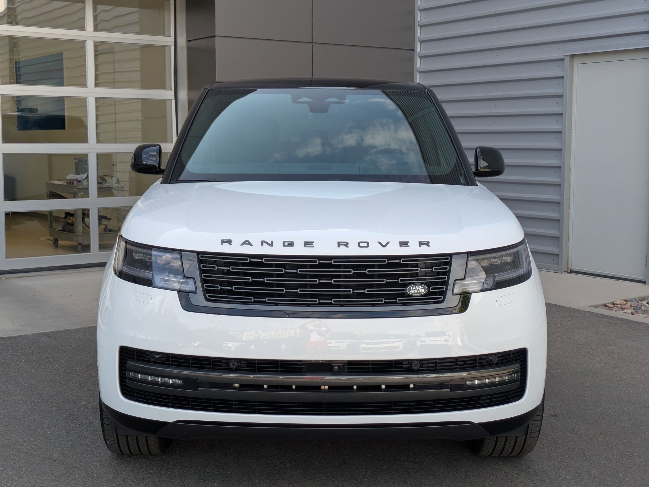 New 2025 Land Rover Range Rover Long Wheelbase SE image 8