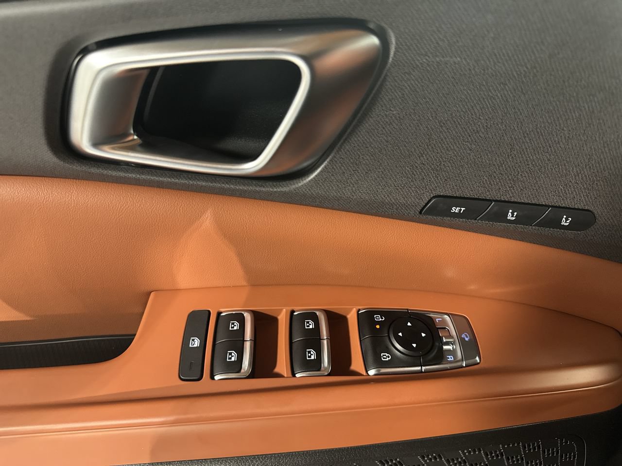 New 2026 Kia Carnival EX FWD image 17