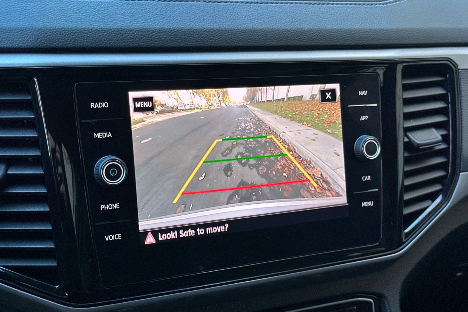 Used 2020 Volkswagen Atlas Cross Sport SEL image 16