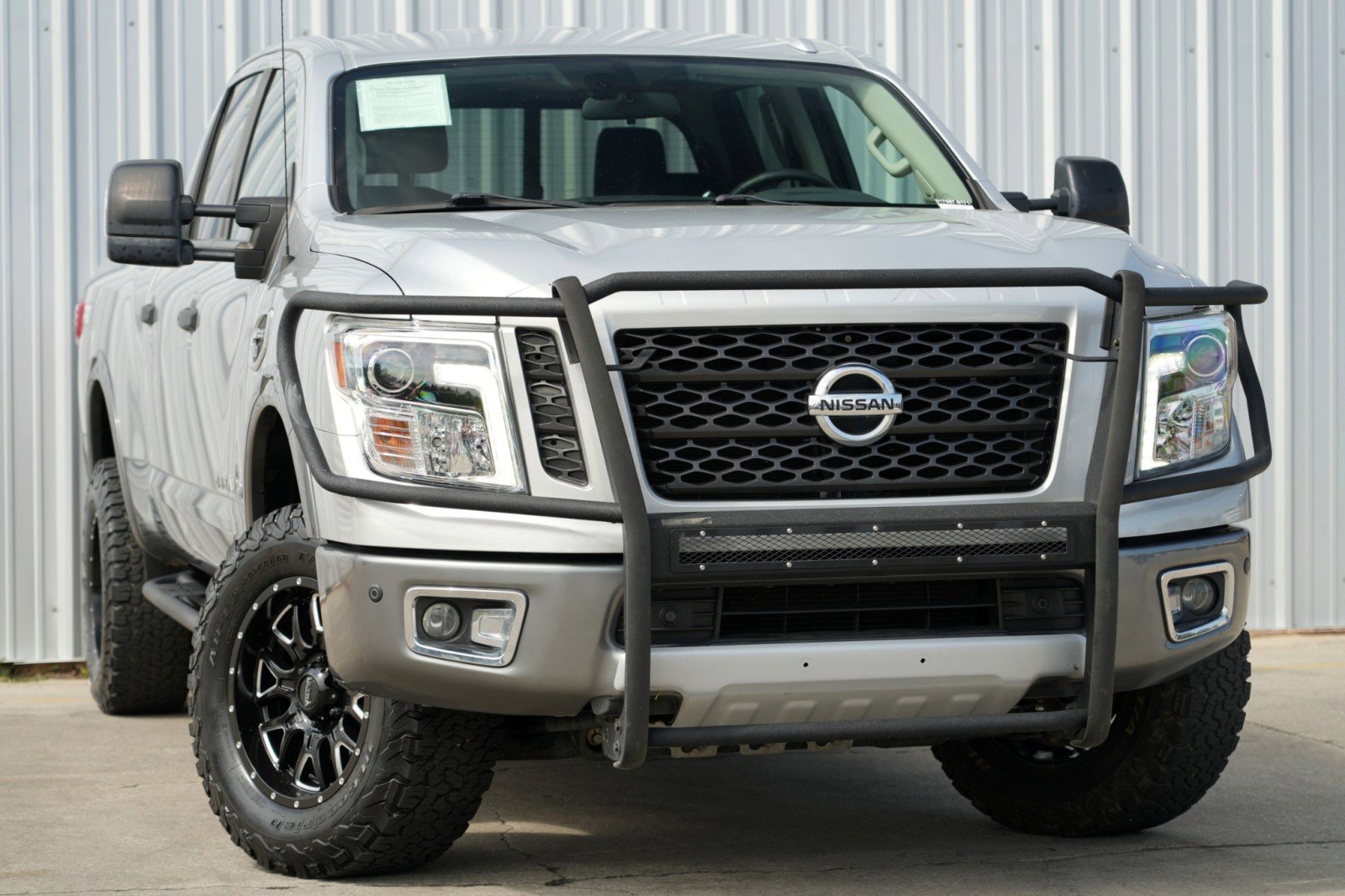 Used 2019 Nissan Titan PRO-4X w/ Pro-4x Utility Package image 2