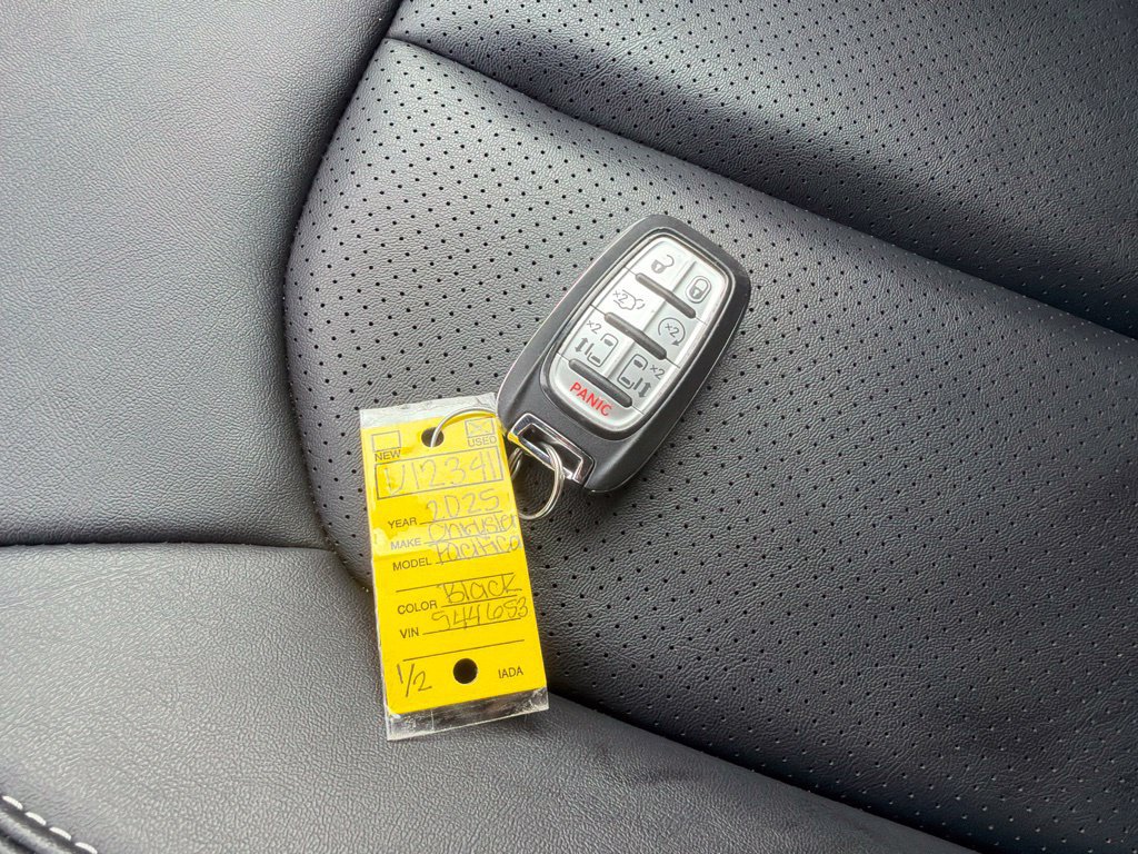 Used 2025 Chrysler Pacifica Select FWD image 21