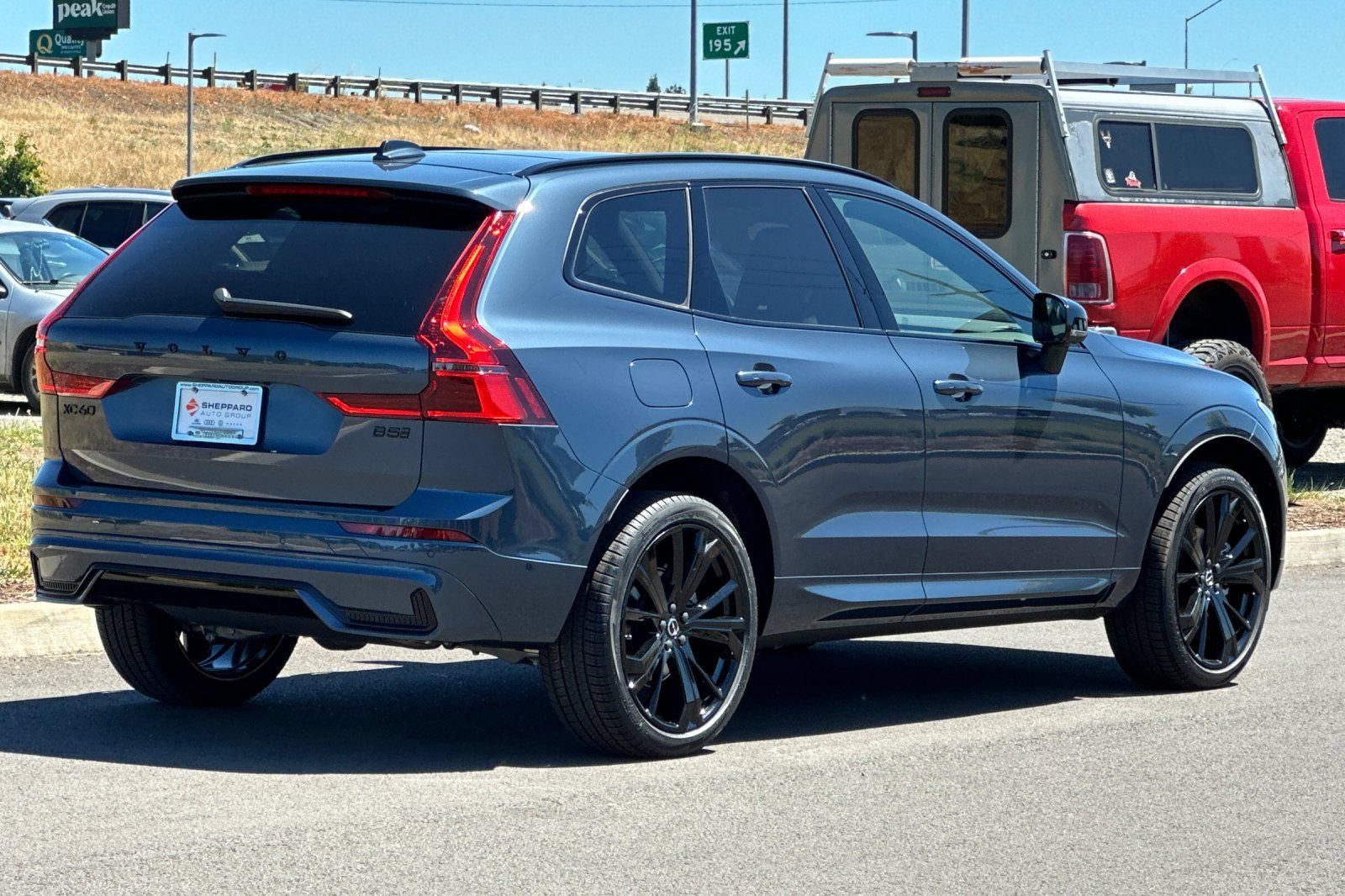 New 2026 Volvo XC60 B5 Ultra w/ Climate Package AWD/4WD image 3