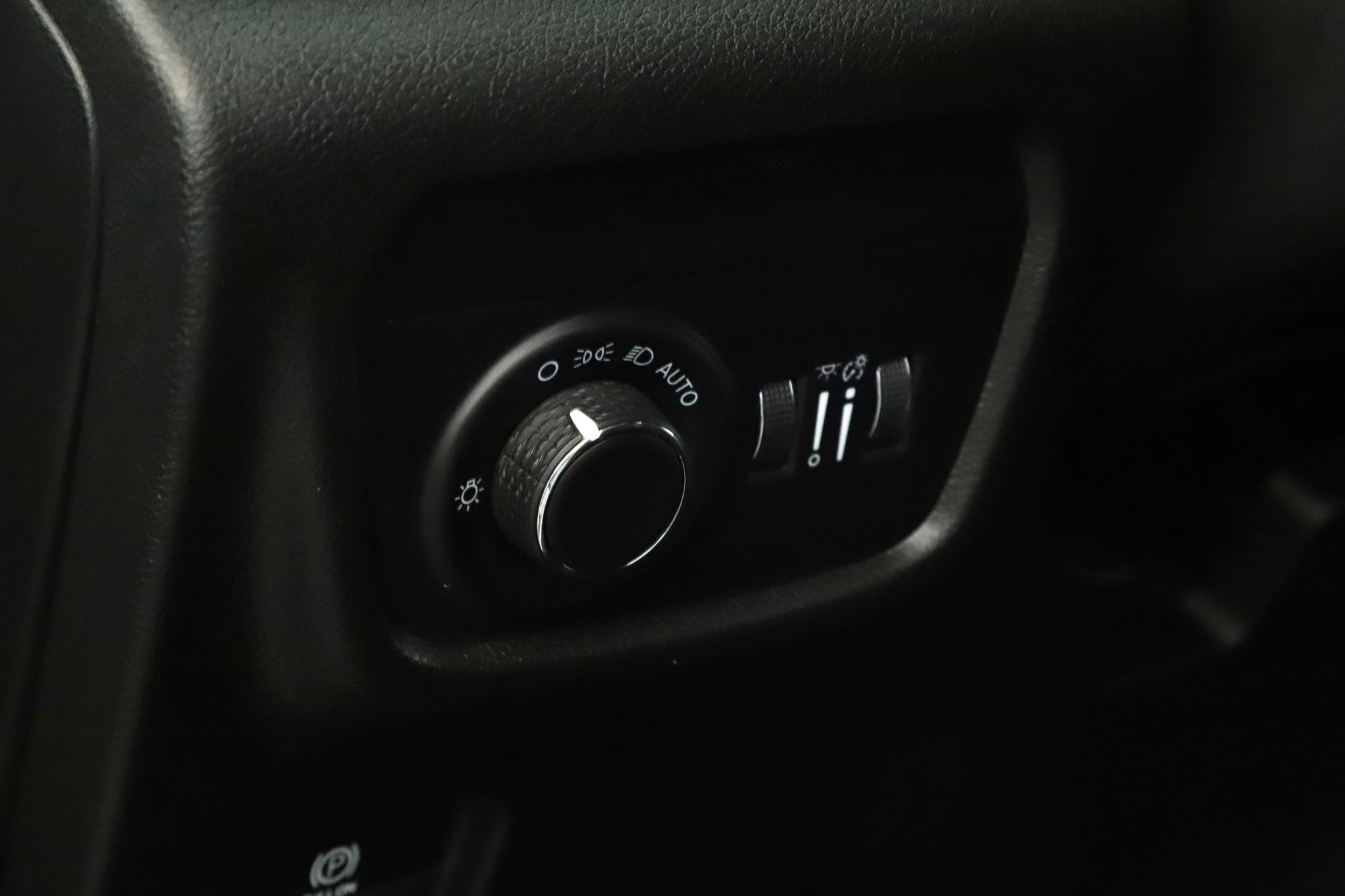 Used 2024 Jeep Grand Cherokee Altitude image 8