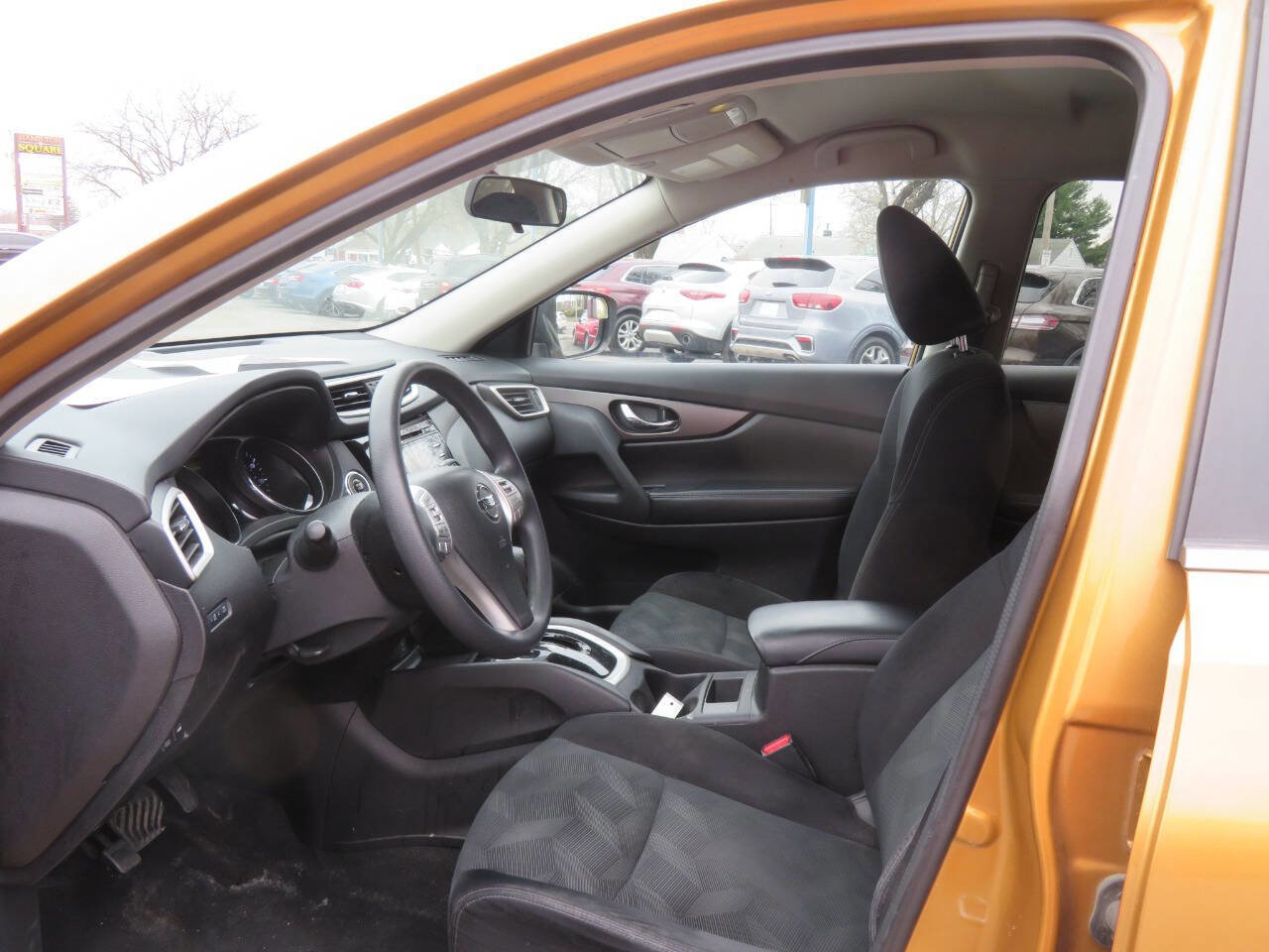 Used 2014 Nissan Rogue SV image 6