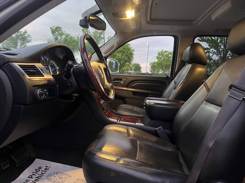 Used 2014 Cadillac Escalade Luxury AWD/4WD image 18