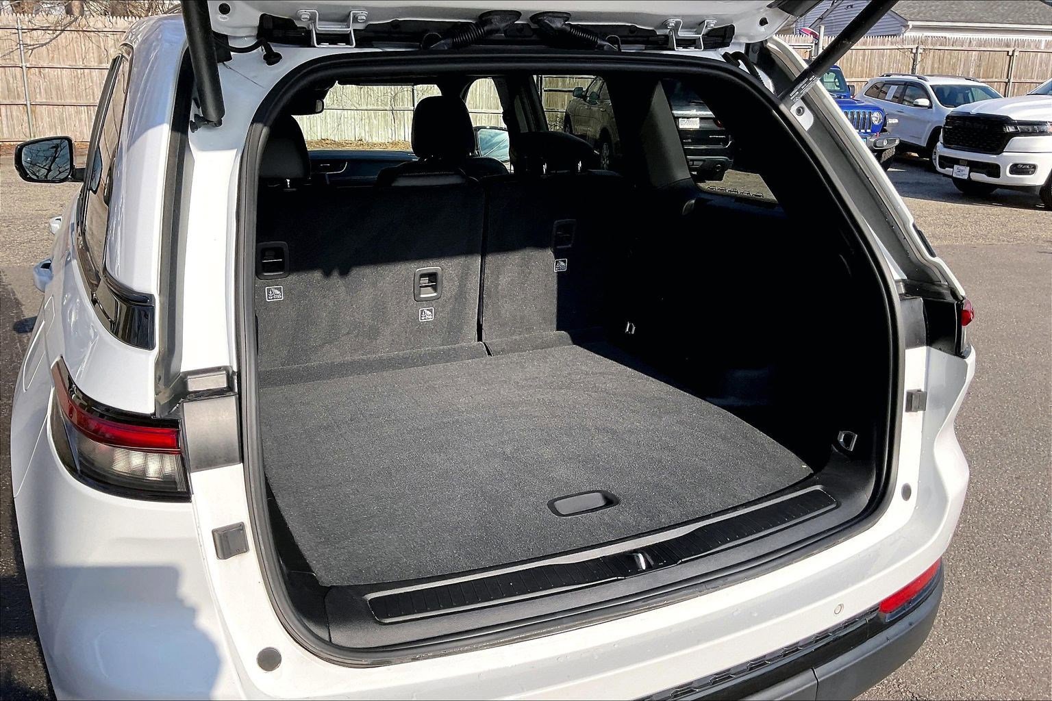 Certified 2023 Jeep Grand Cherokee Altitude image 29