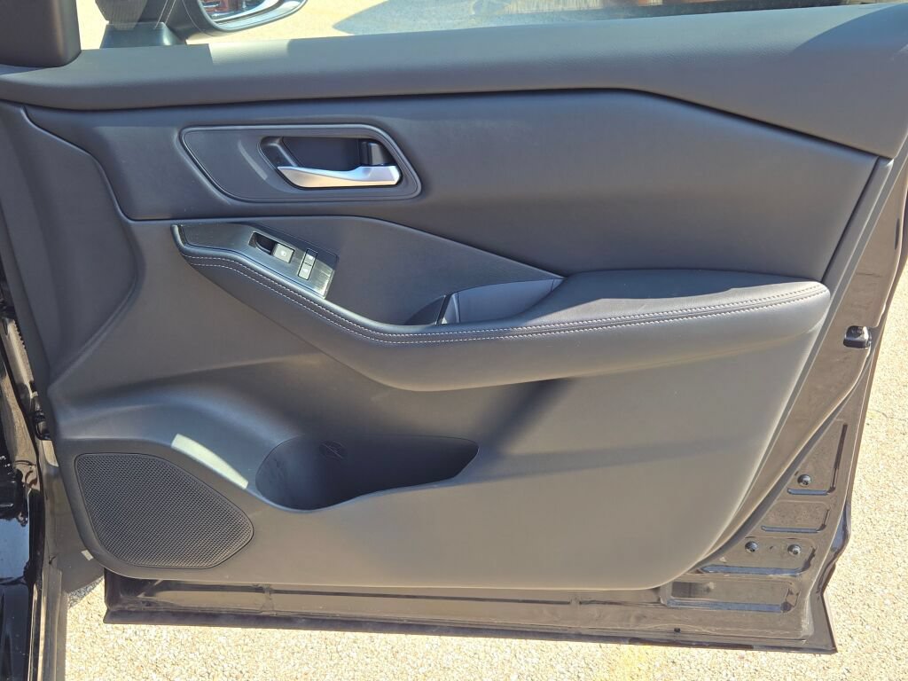 Used 2026 Nissan Rogue SV AWD/4WD image 7