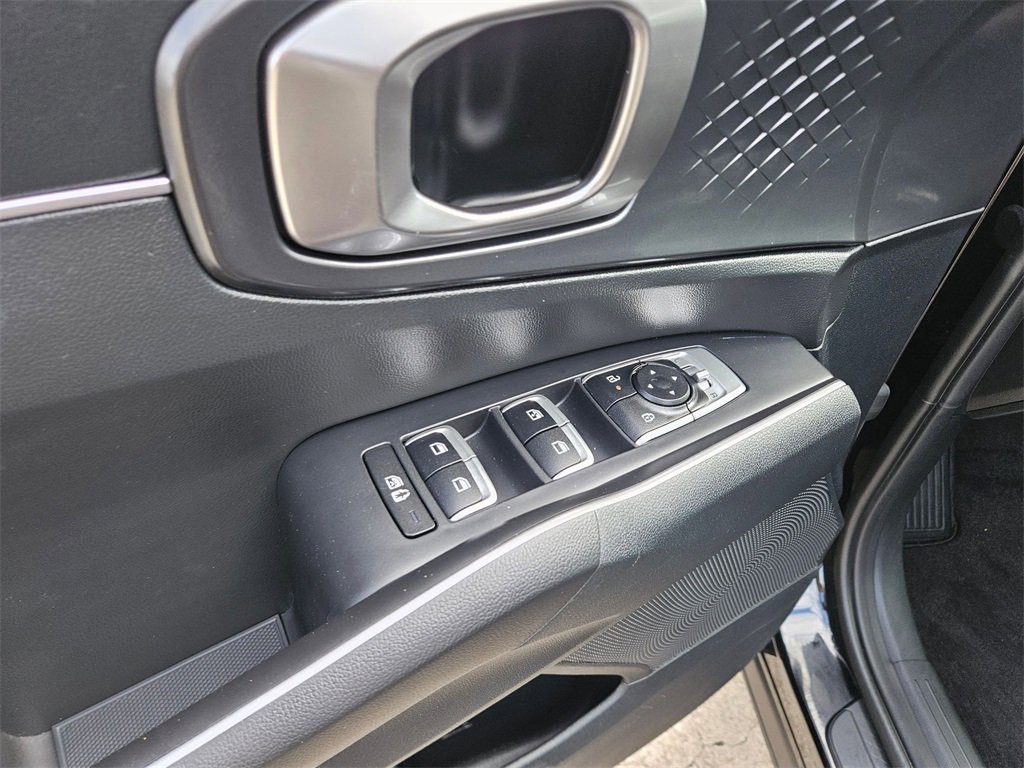 Used 2024 Kia Sorento S image 14