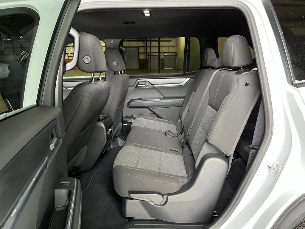 Used 2025 GMC Acadia Elevation image 42