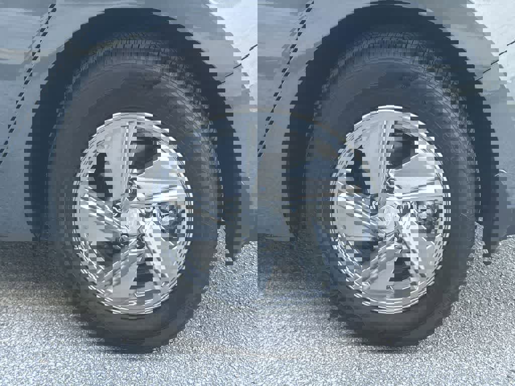 Used 2025 Hyundai Elantra SE image 11