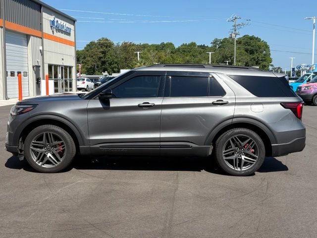 Used 2025 Ford Explorer ST-Line w/ Premium Package RWD image 2
