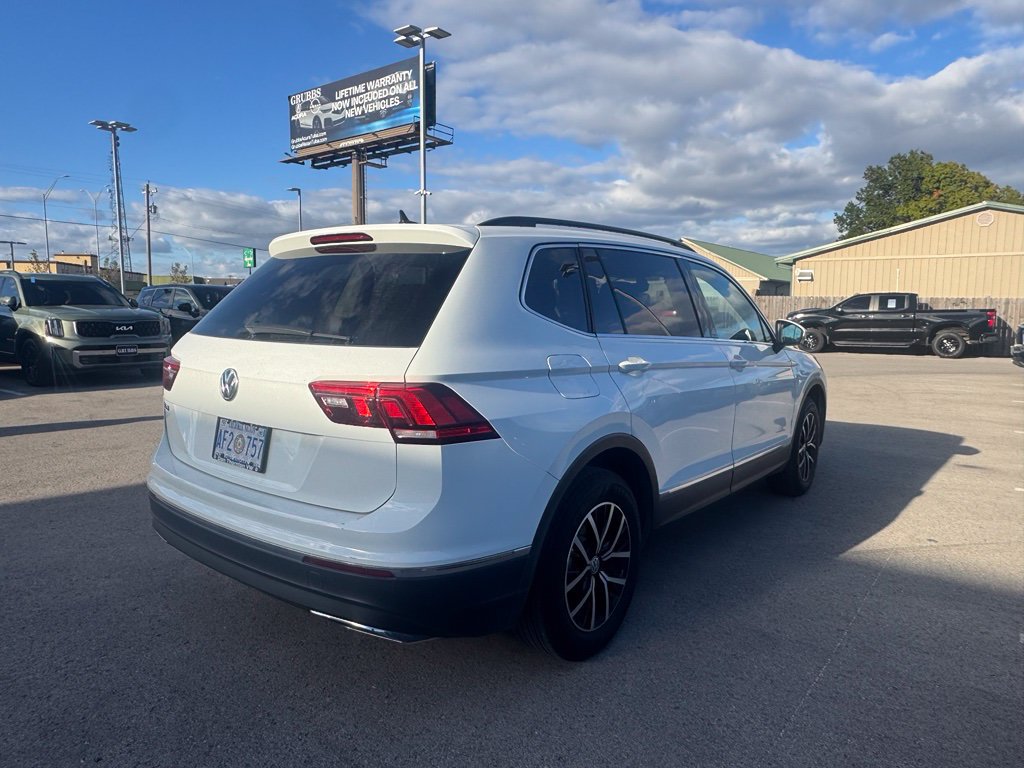 Used 2021 Volkswagen Tiguan SE w/ Panoramic Sunroof Package FWD image 5