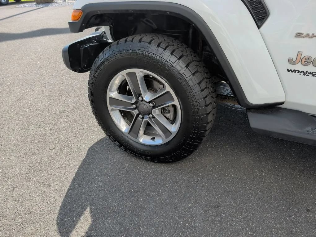 Used 2018 Jeep Wrangler Unlimited Sahara AWD/4WD image 18
