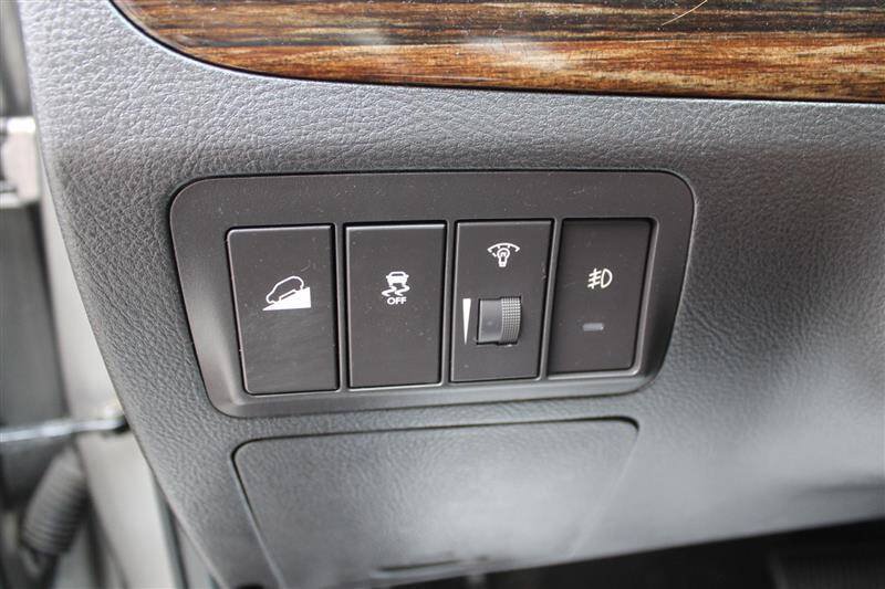 Used 2012 Hyundai Santa Fe Limited w/ Navigation Pkg 4 FWD image 17
