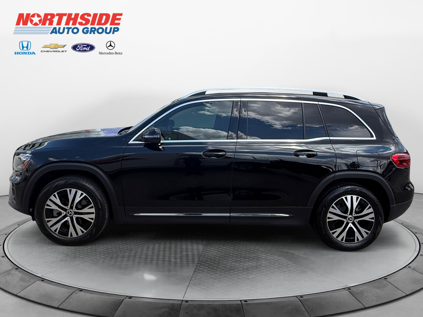 Used 2026 Mercedes-Benz GLB 250 image 4
