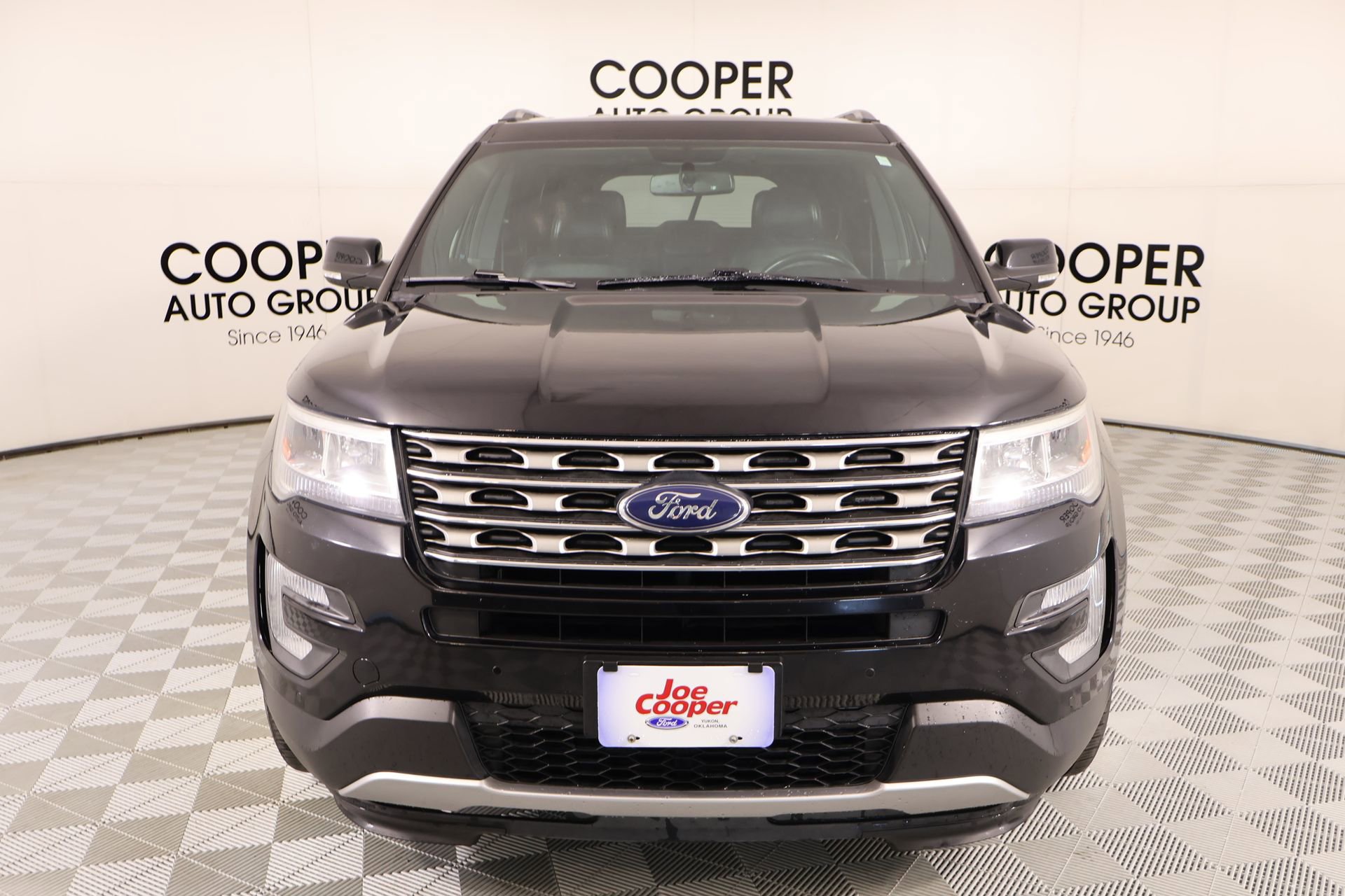 Used 2017 Ford Explorer XLT w/ Equipment Group 202A AWD/4WD image 10