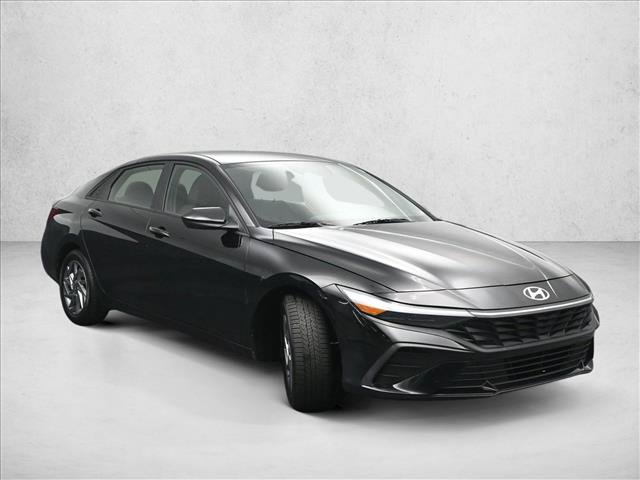 Used 2024 Hyundai Elantra SEL FWD image 4