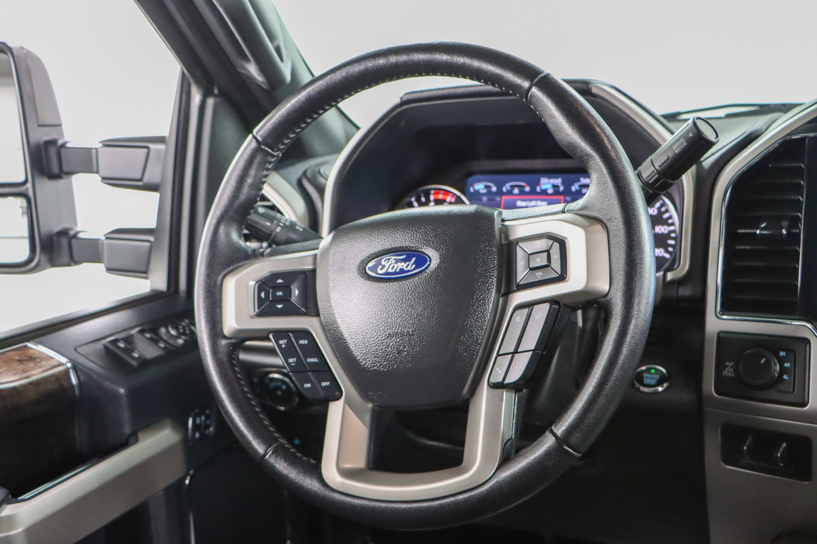 Used 2022 Ford F250 Lariat w/ Black Appearance Pkg image 13