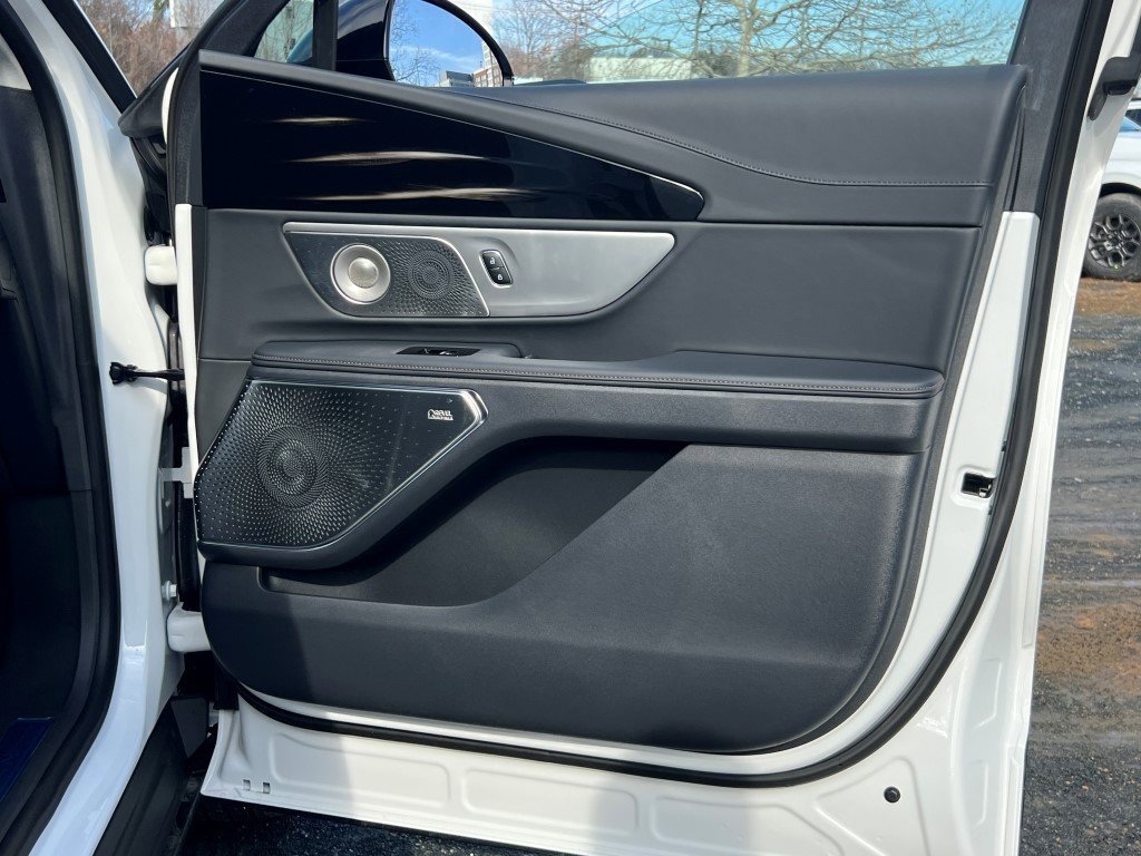 New 2026 Lincoln Nautilus Reserve image 7