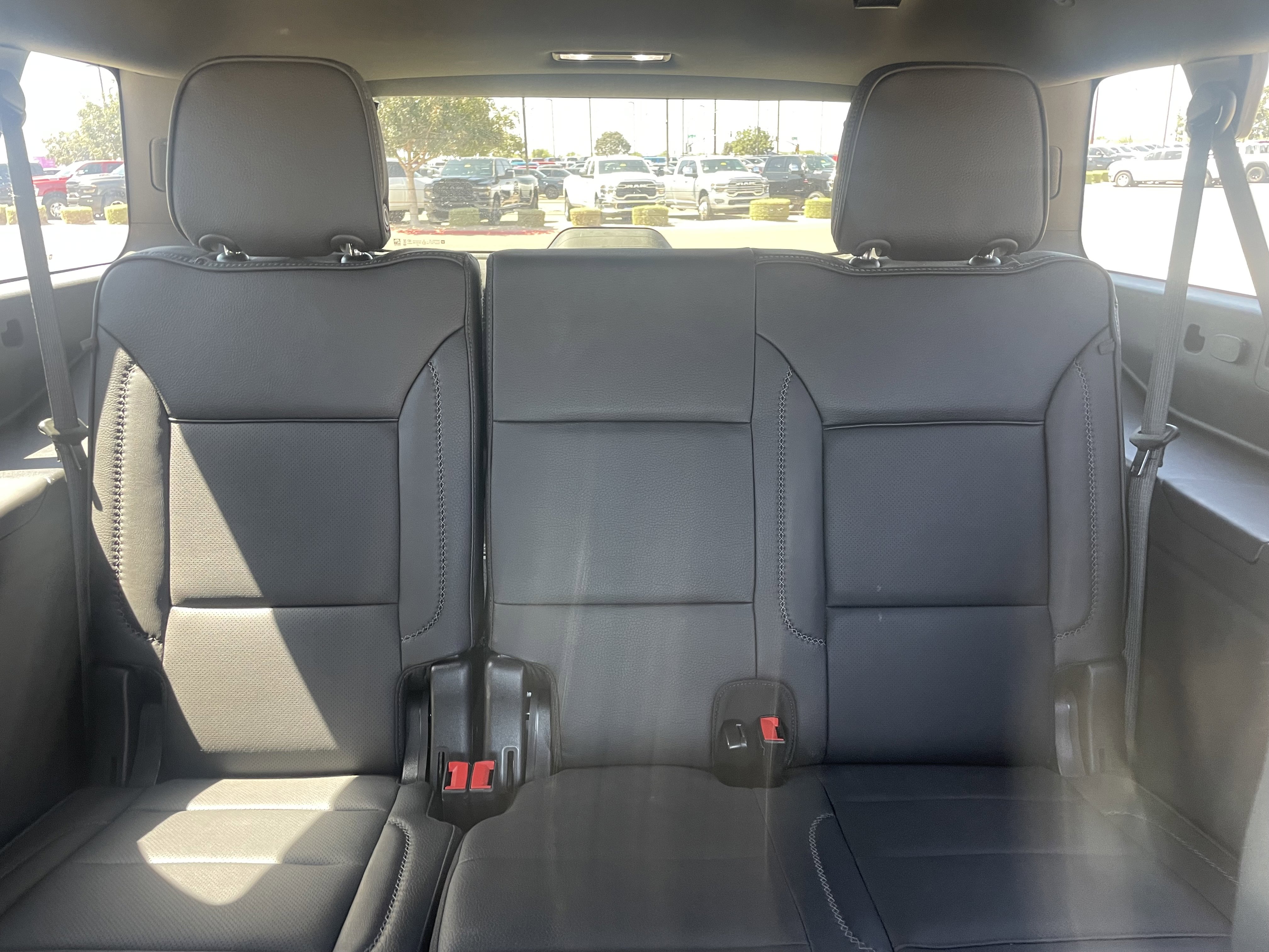 Used 2025 GMC Yukon XL Denali AWD/4WD image 22