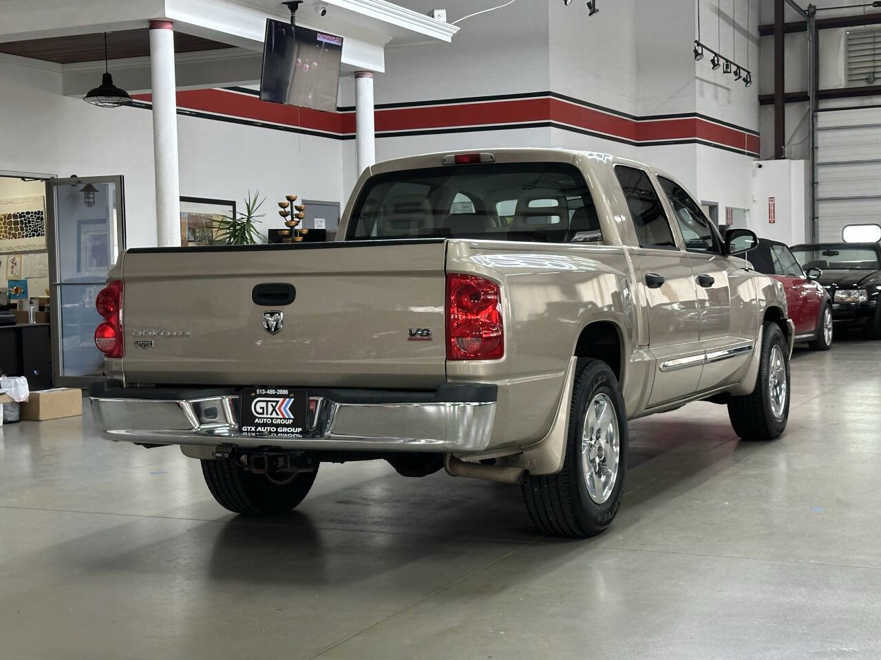 Used 2005 Dodge Dakota Laramie image 2