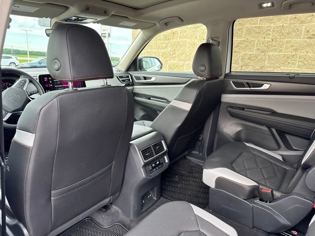 Used 2025 Volkswagen Atlas Peak Edition SE AWD/4WD image 13