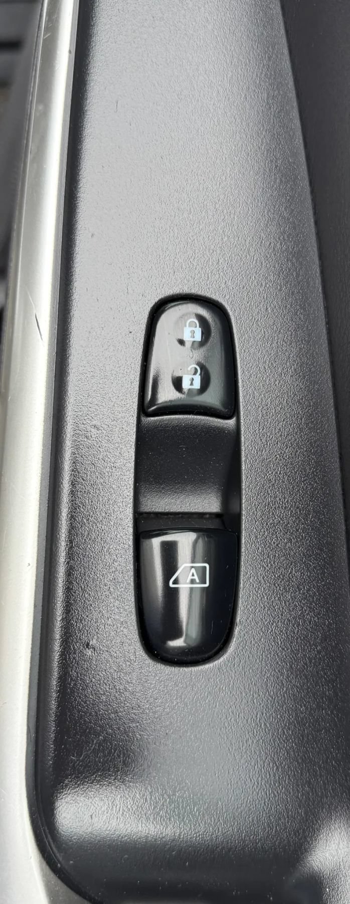 Used 2020 Nissan Kicks SV FWD image 30