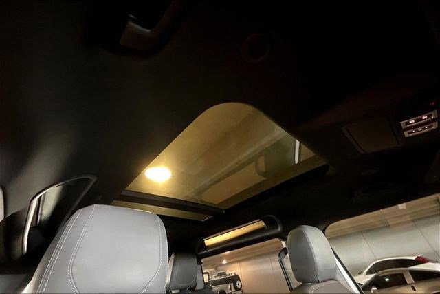 Used 2022 Land Rover Defender 90 X-Dynamic S image 27