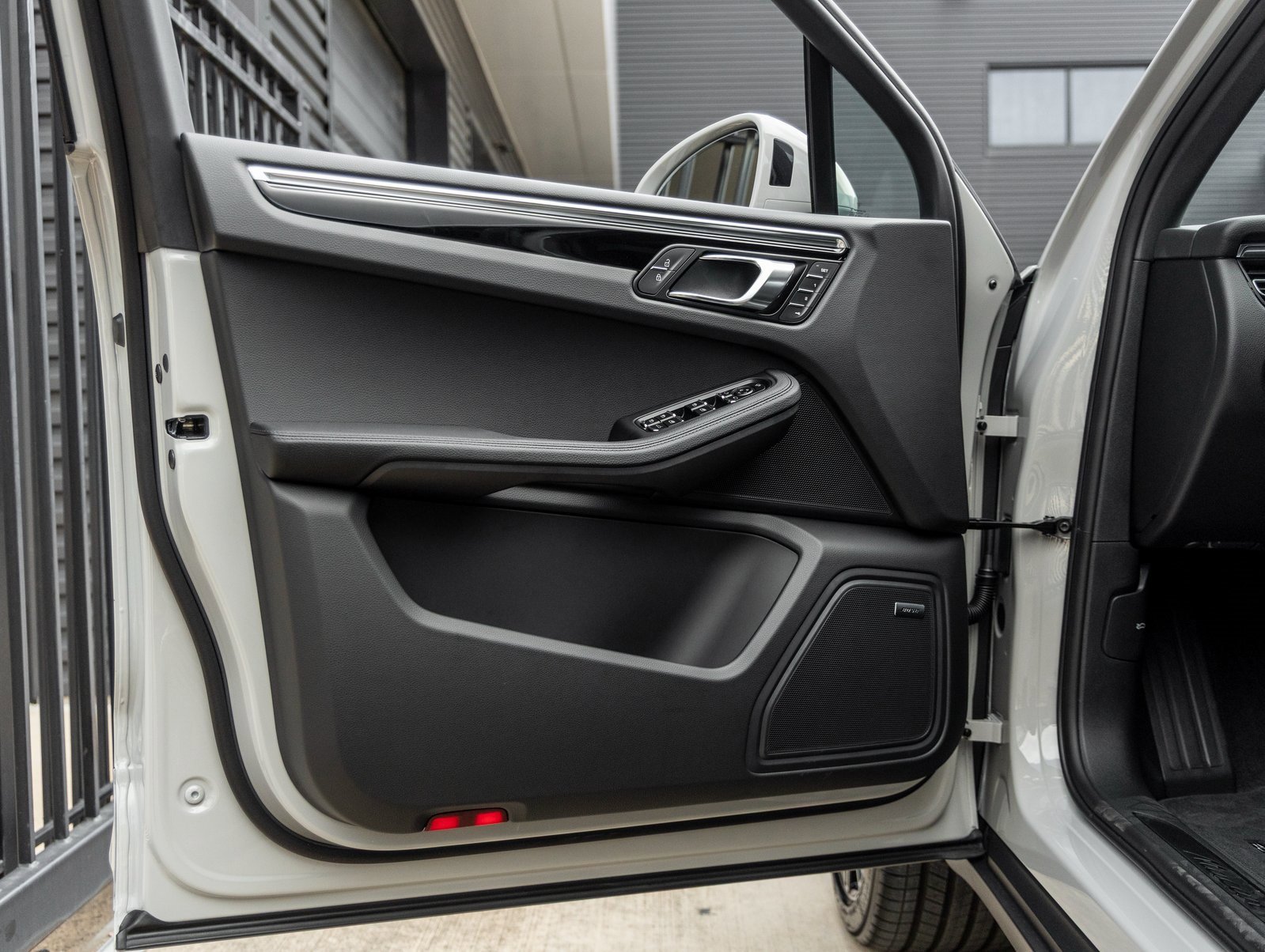 New 2026 Porsche Macan image 19